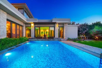 Kapalı ve Açık Yüzme Havuzlu Lüks Ovacık Villa
